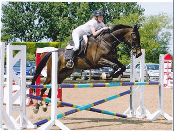 Leicestershire's Fahrran Griffiths achieves her NAF Horse 2* Award!